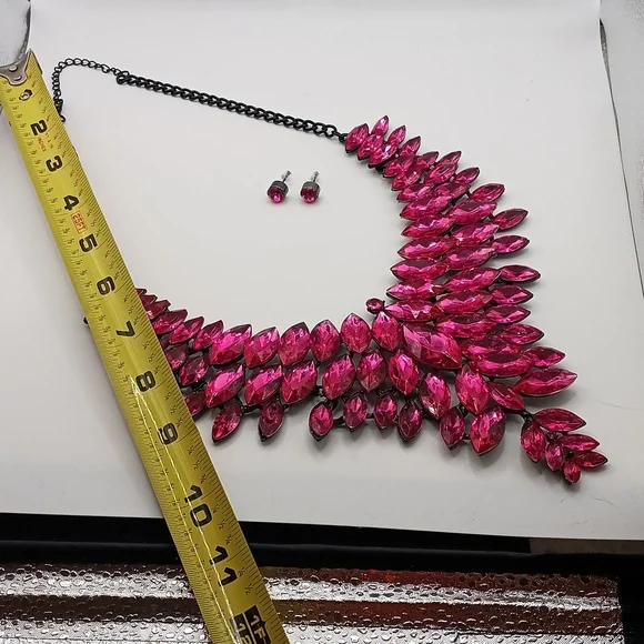 SOLD! Stunning Hot Pink Ornate Bright Statement Necklace & Earrings Set! - Picture 7 of 8